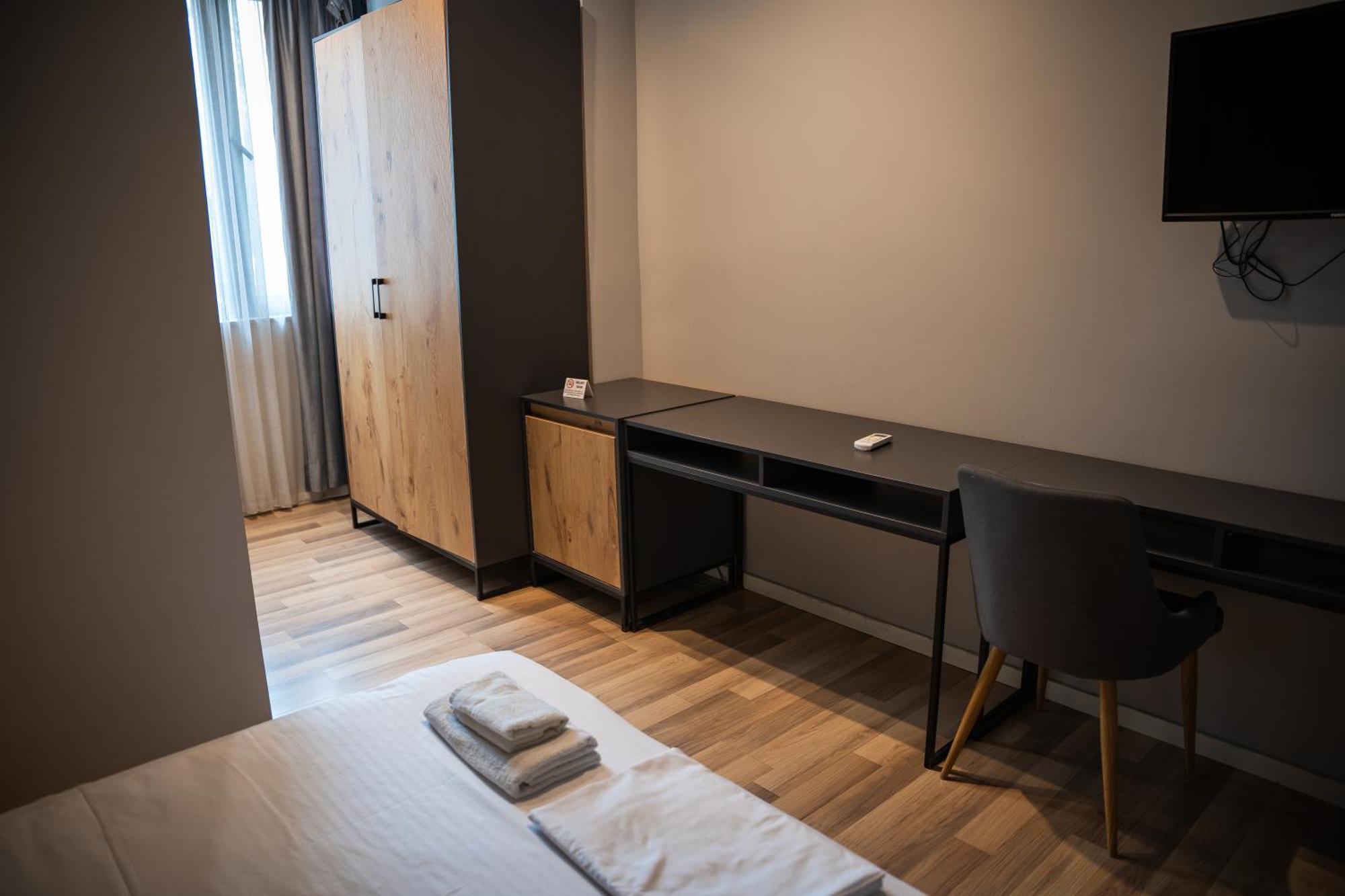 Center Boutique Hotel ติรานา ภายนอก รูปภาพ