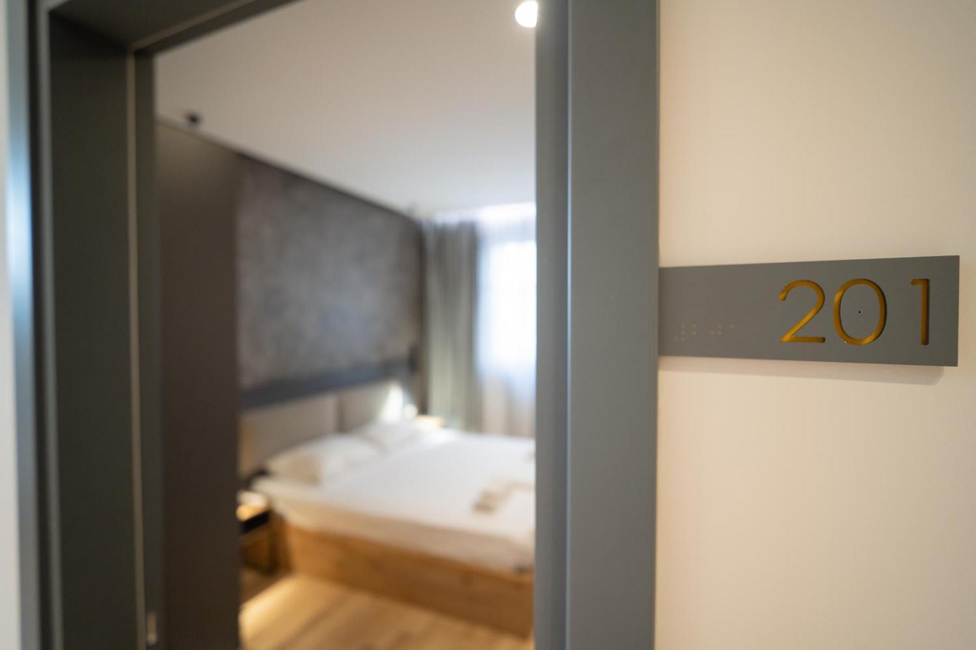 Center Boutique Hotel ติรานา ภายนอก รูปภาพ