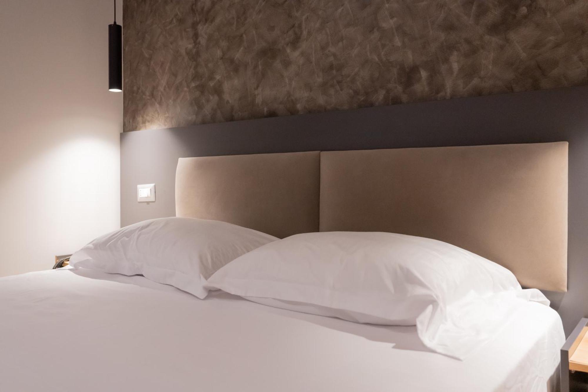 Center Boutique Hotel ติรานา ภายนอก รูปภาพ