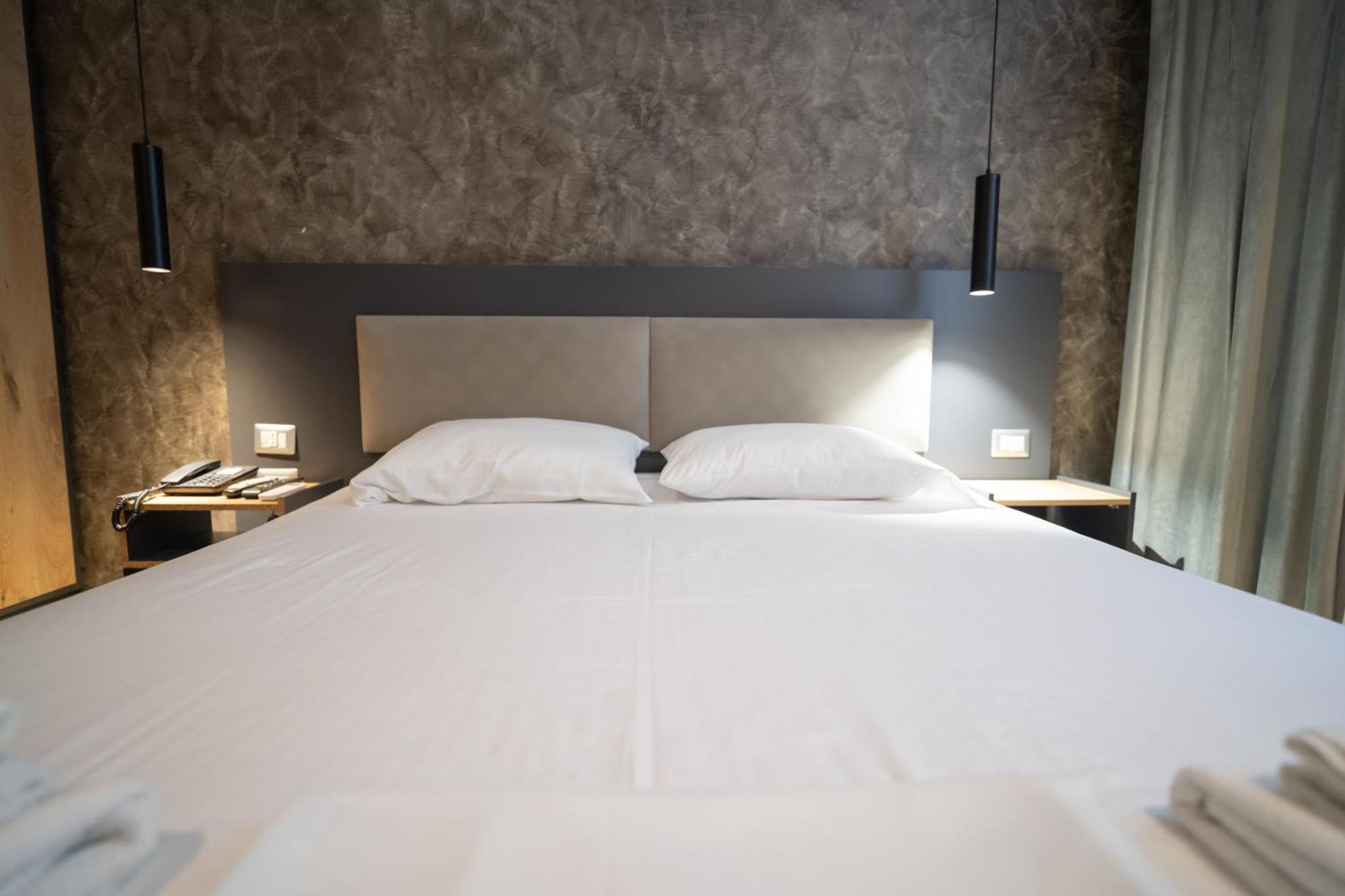 Center Boutique Hotel ติรานา ภายนอก รูปภาพ