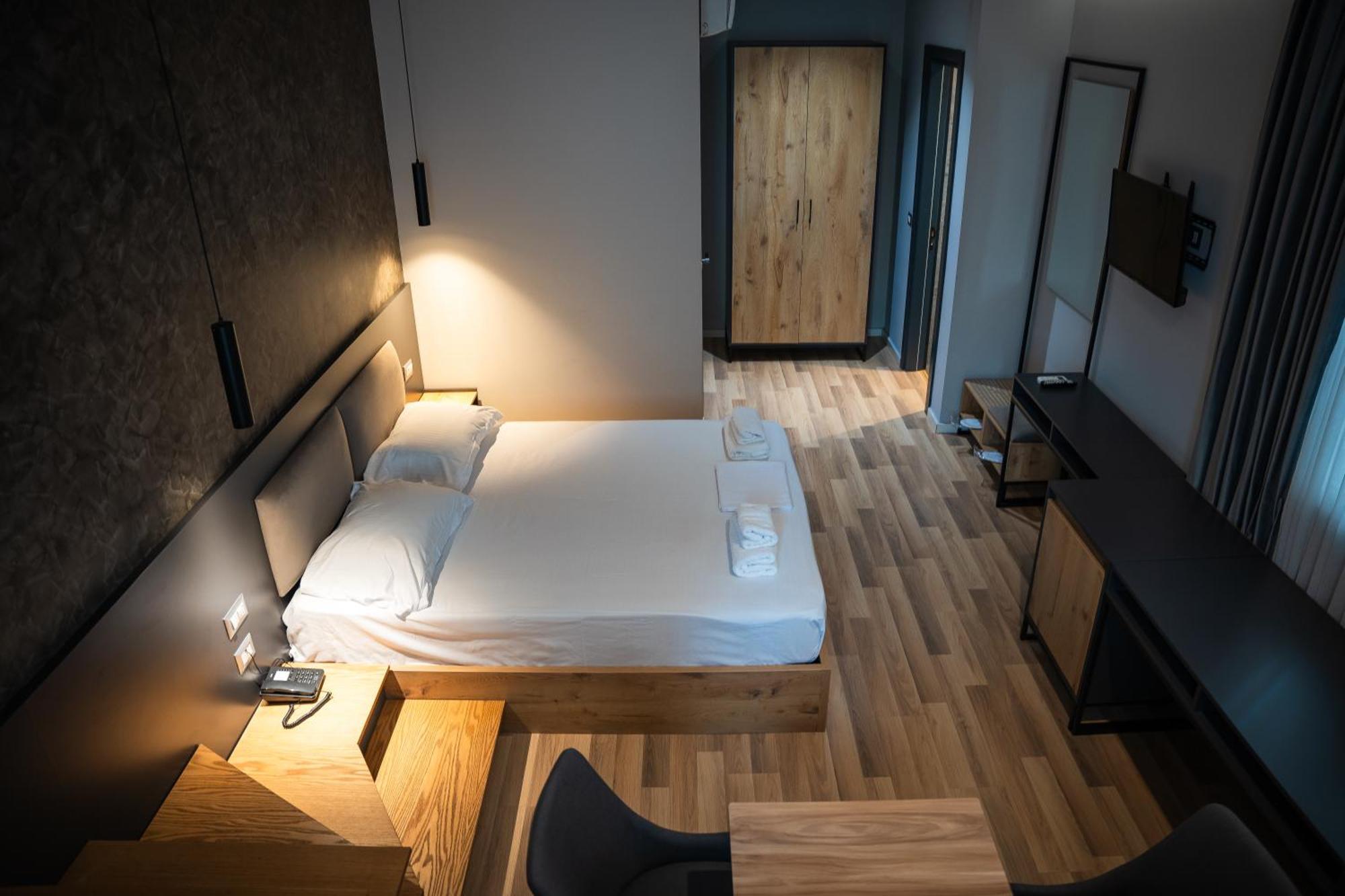 Center Boutique Hotel ติรานา ภายนอก รูปภาพ