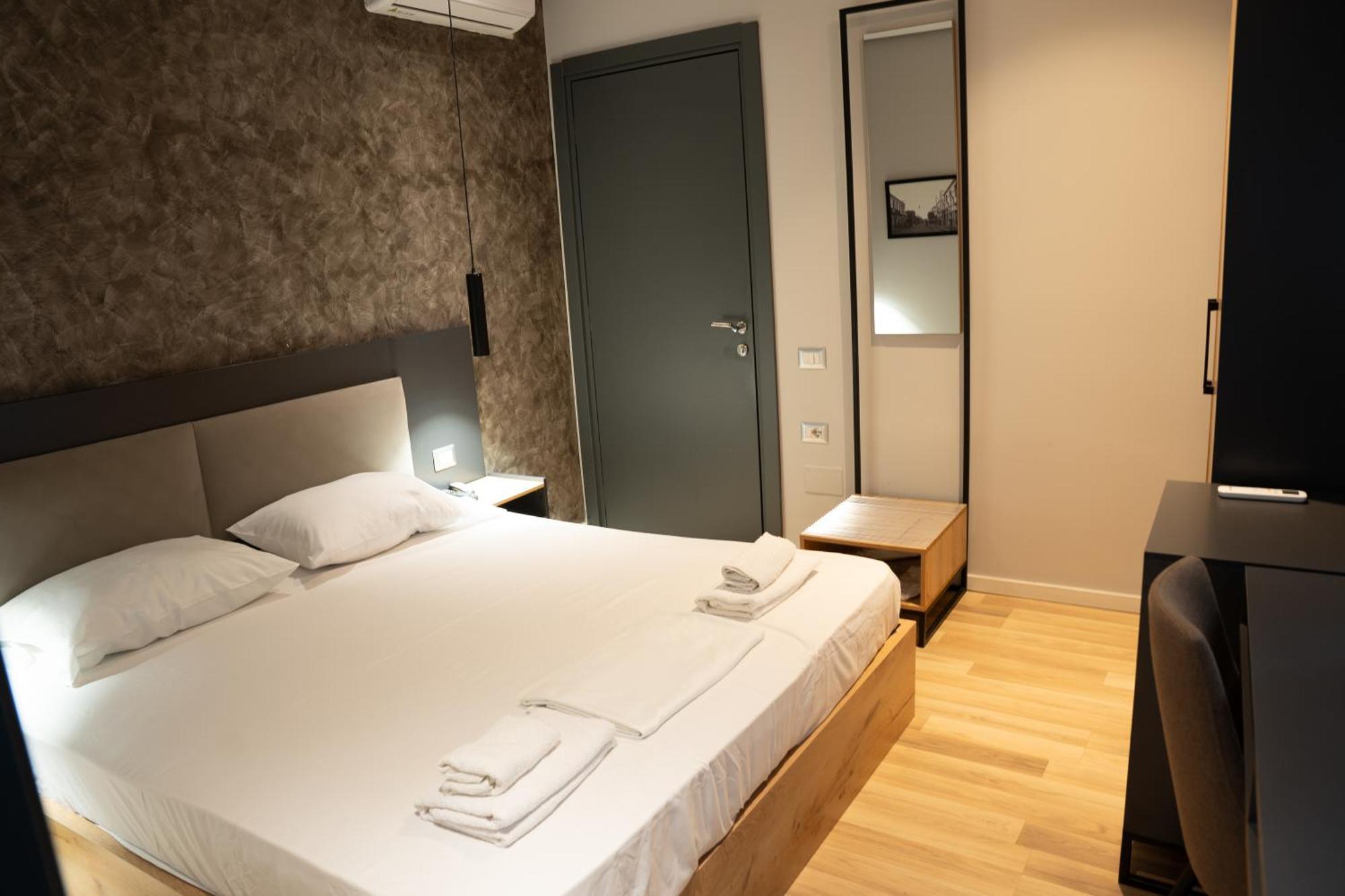 Center Boutique Hotel ติรานา ภายนอก รูปภาพ