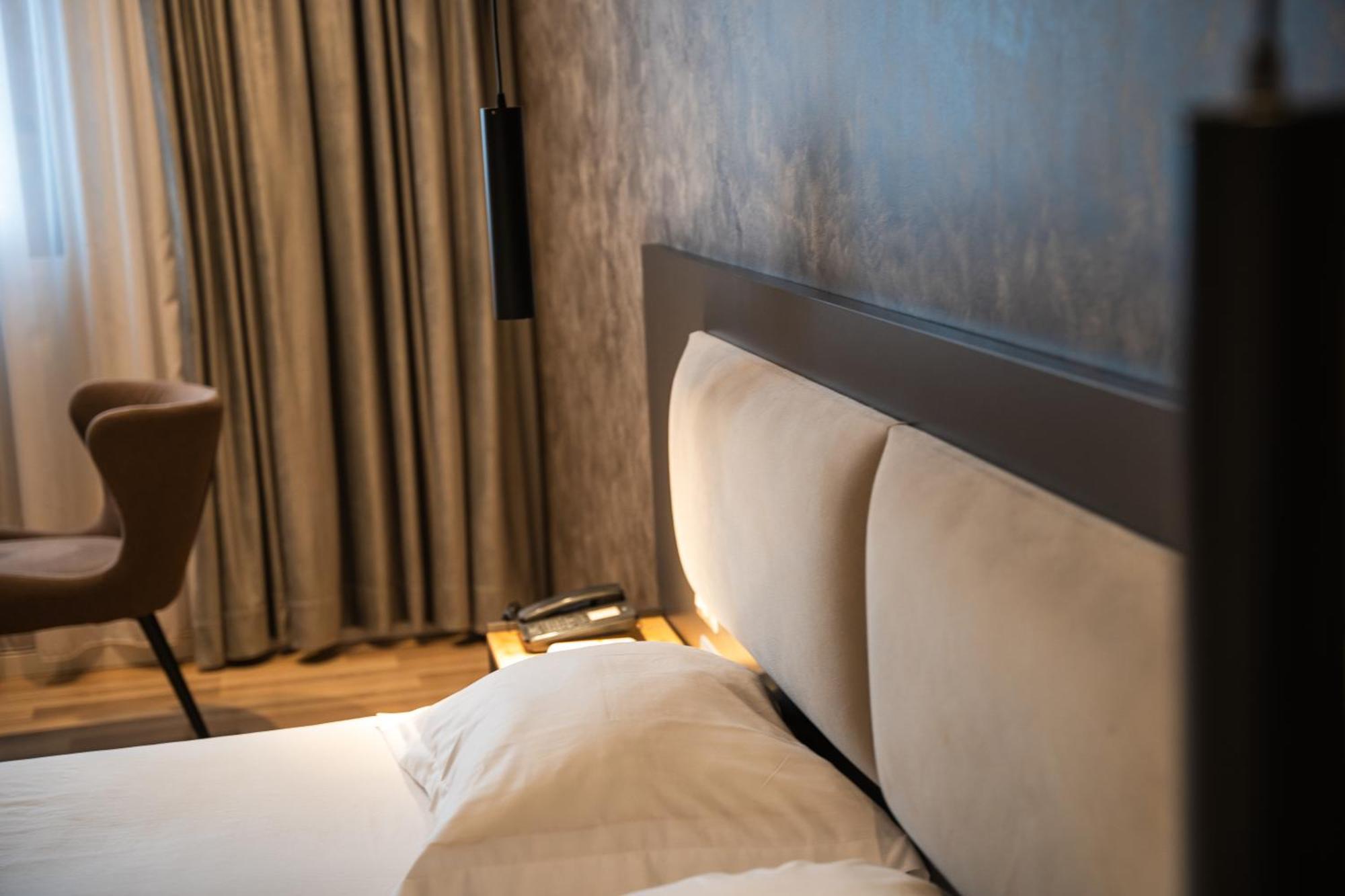 Center Boutique Hotel ติรานา ภายนอก รูปภาพ