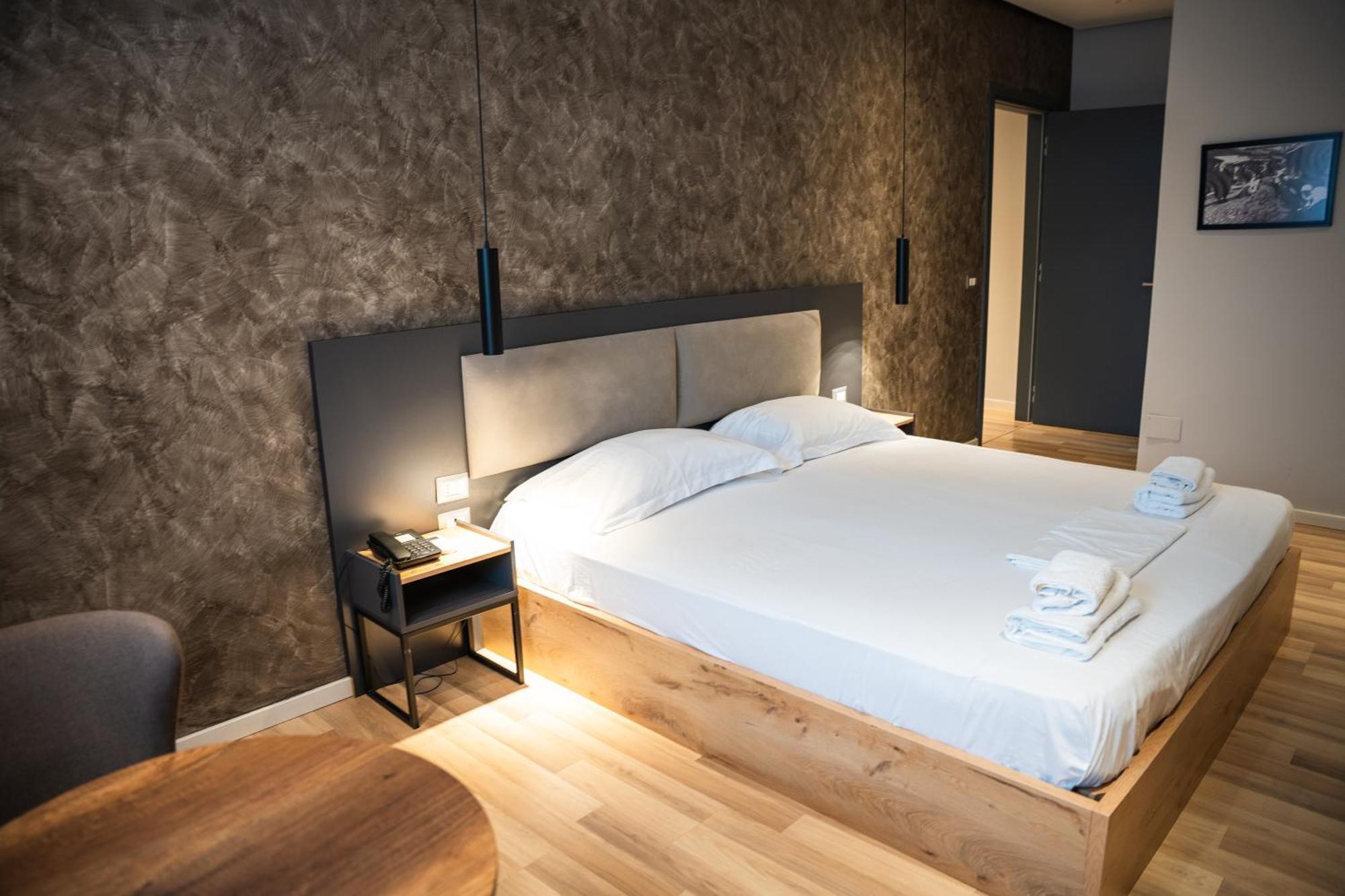 Center Boutique Hotel ติรานา ภายนอก รูปภาพ
