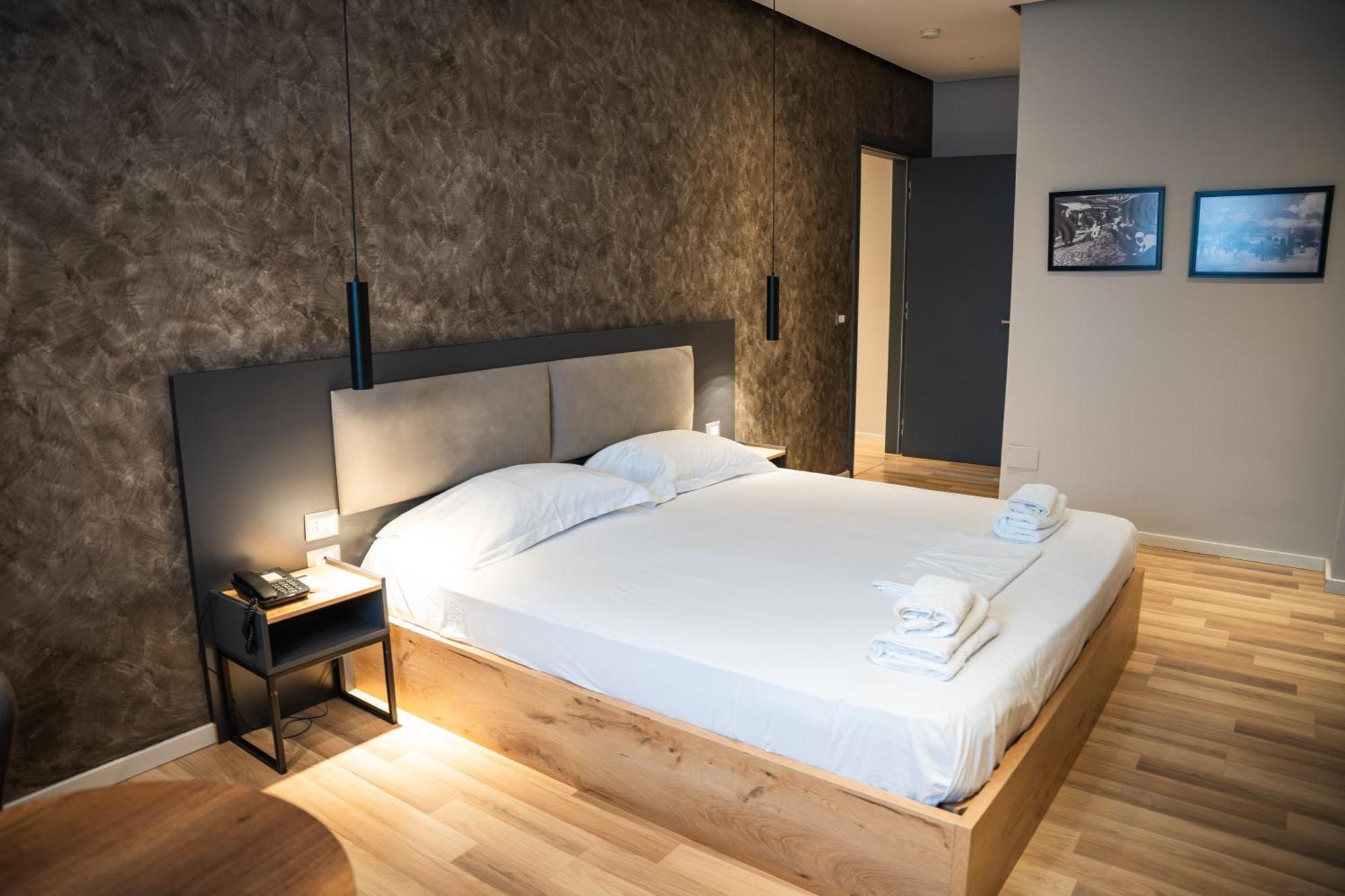 Center Boutique Hotel ติรานา ภายนอก รูปภาพ