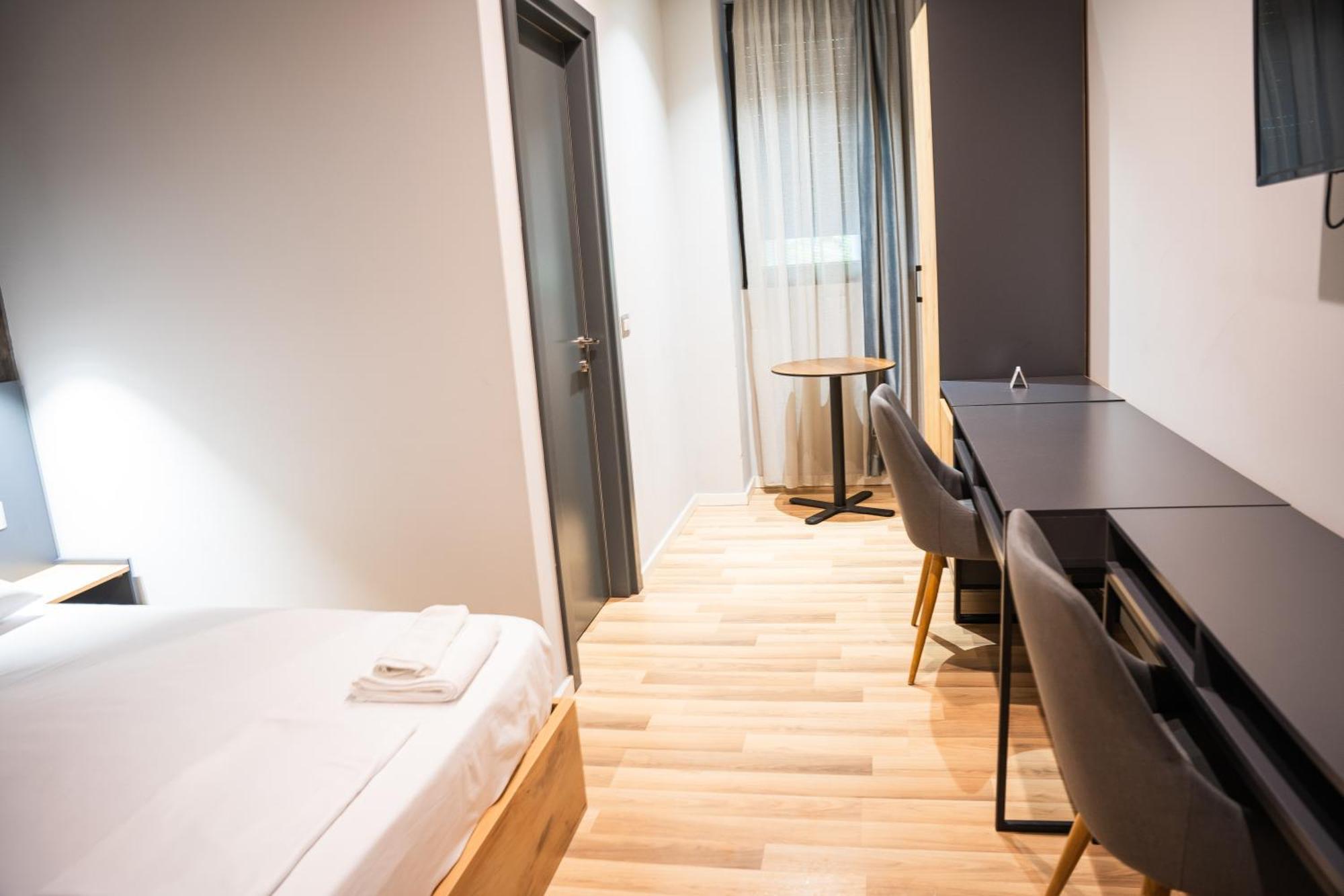Center Boutique Hotel ติรานา ภายนอก รูปภาพ
