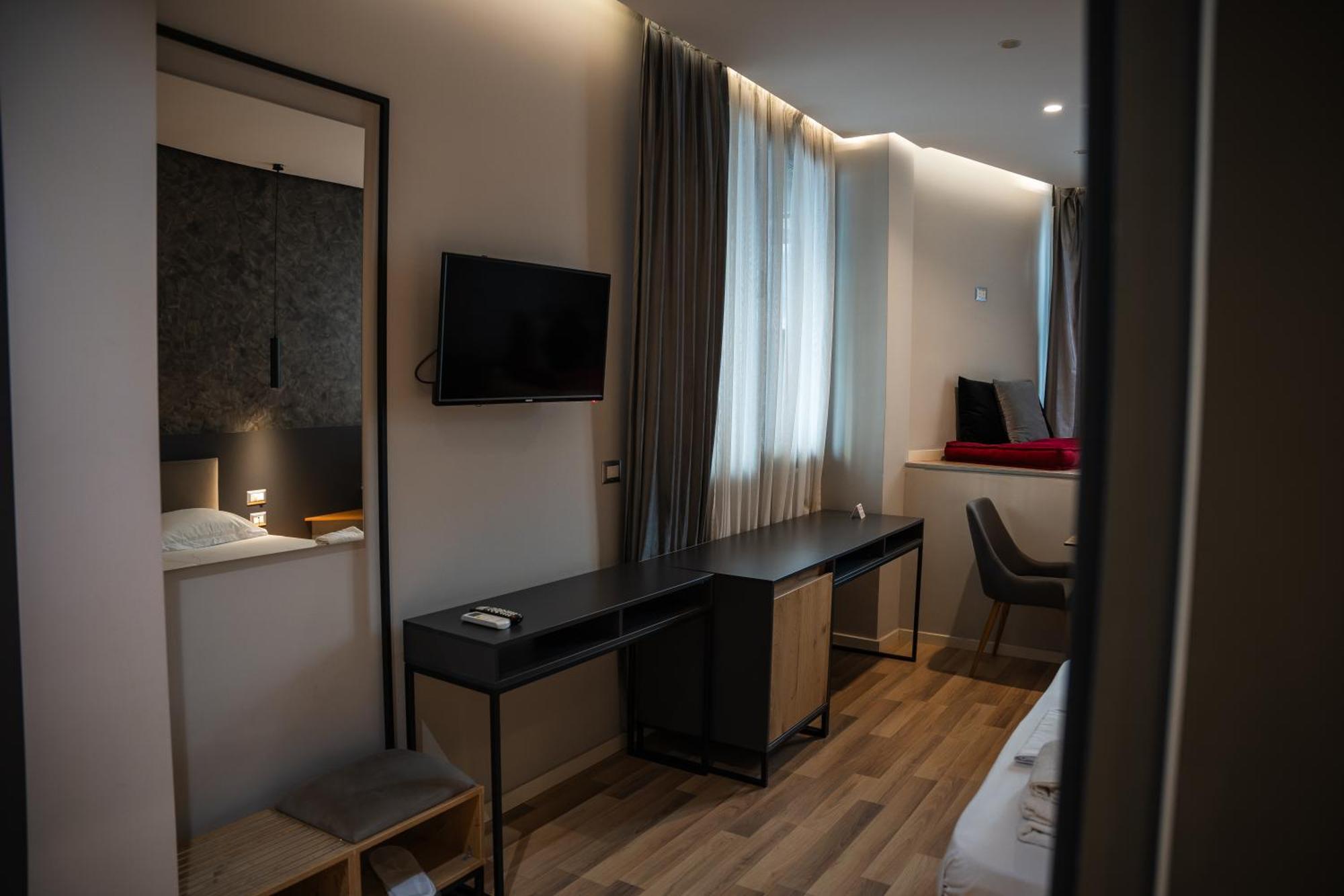 Center Boutique Hotel ติรานา ภายนอก รูปภาพ