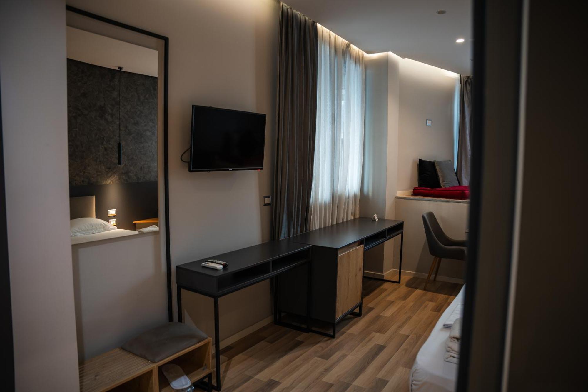 Center Boutique Hotel ติรานา ภายนอก รูปภาพ