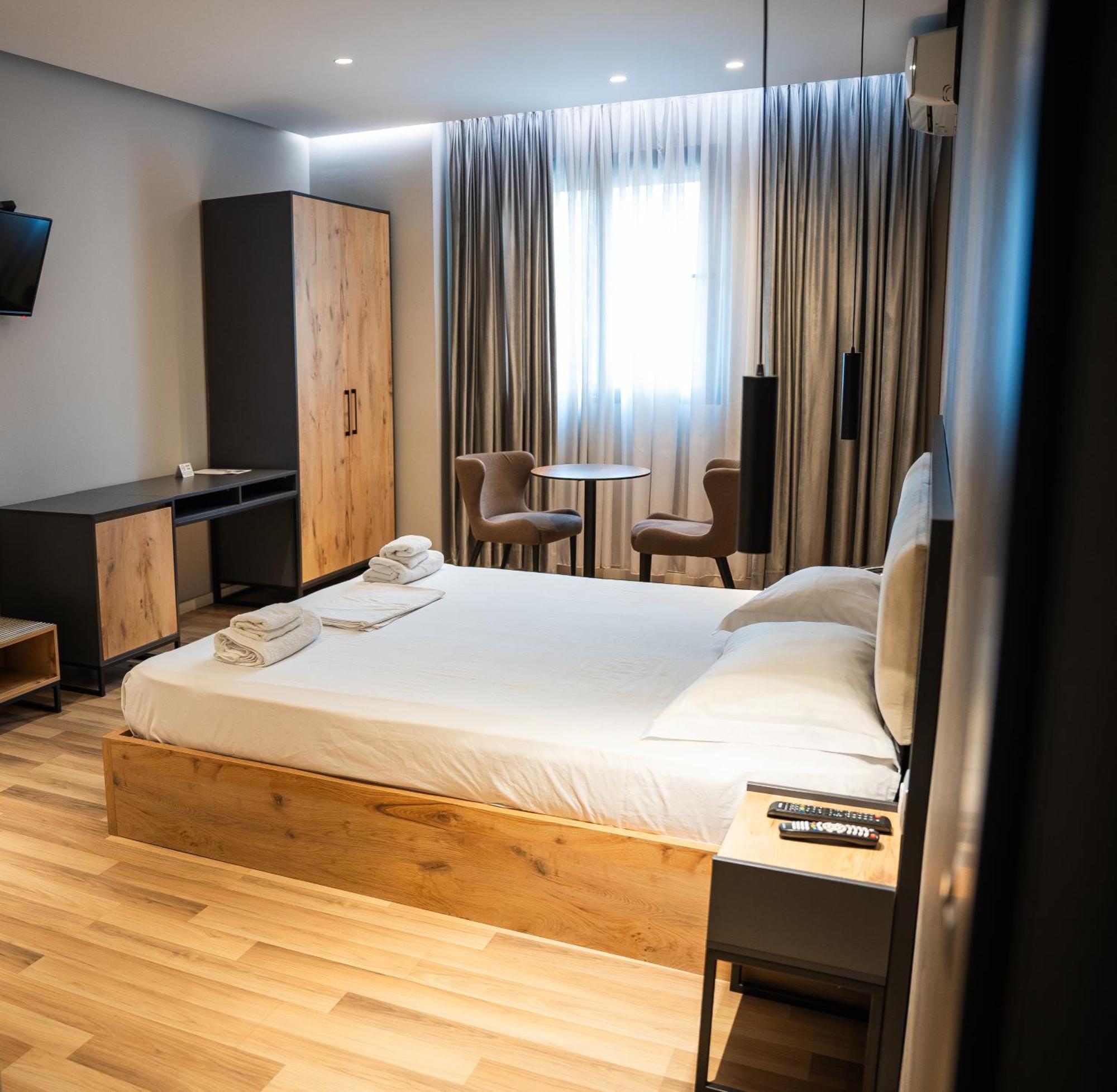 Center Boutique Hotel ติรานา ภายนอก รูปภาพ
